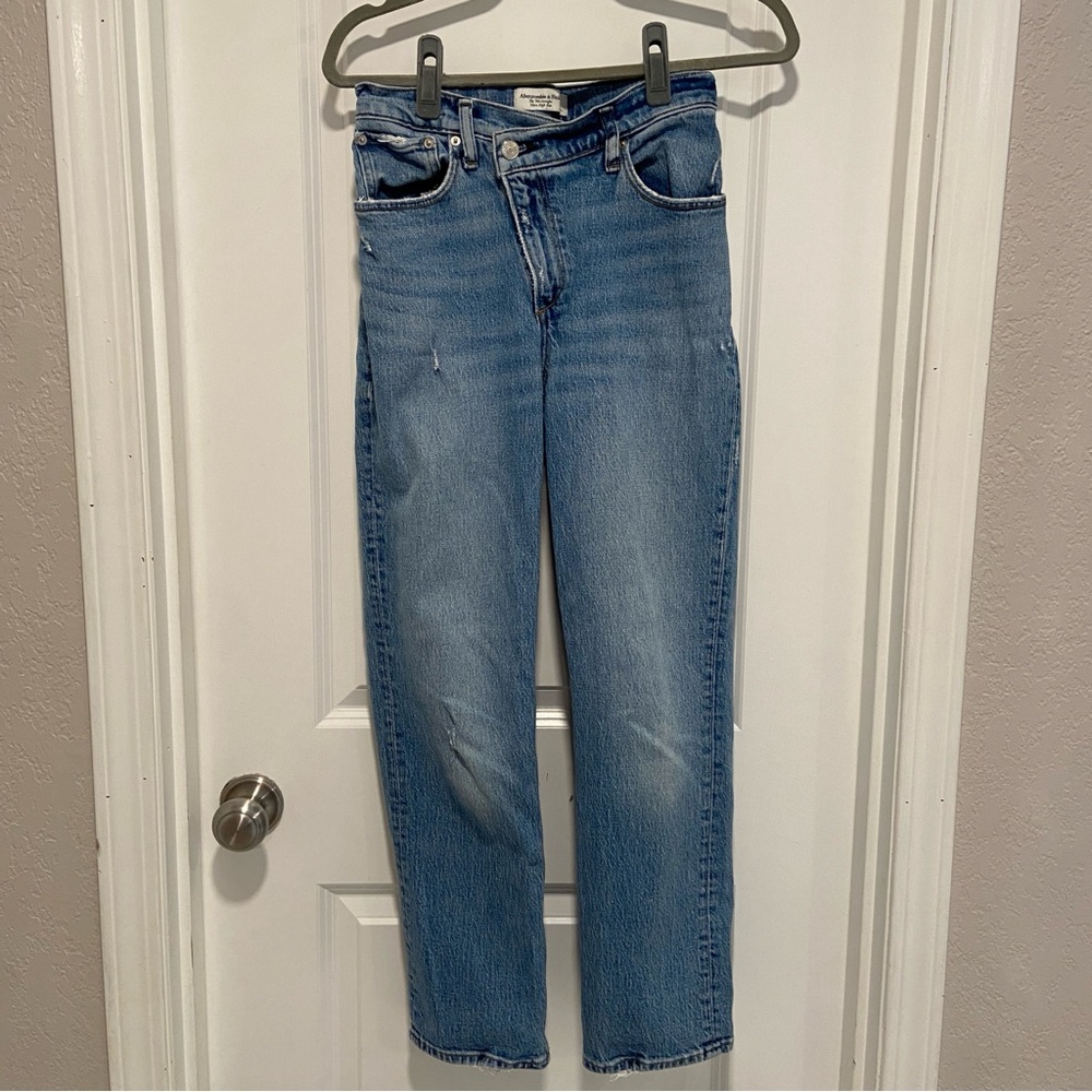 Abercrombie & Fitch high rise 90s Straight-Leg Jeans